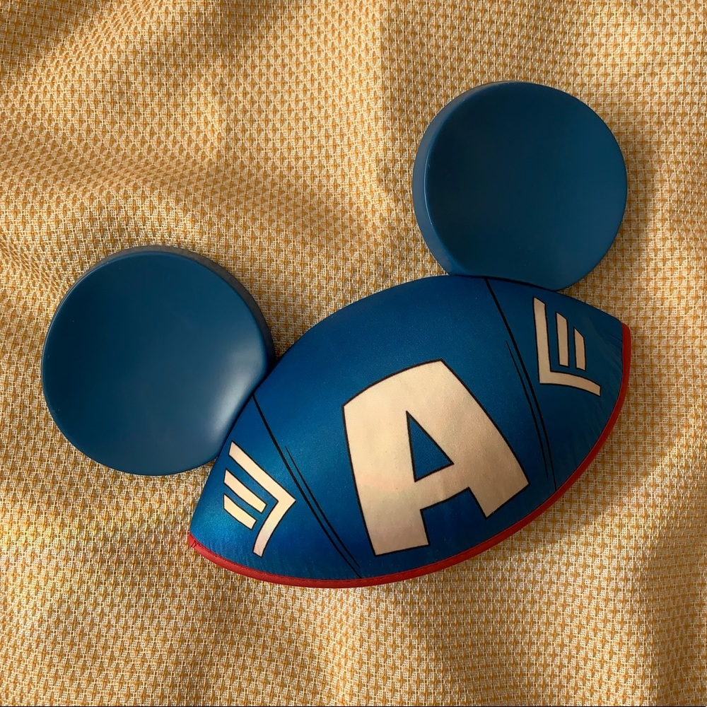 Captain America disneyland Mickey Mouse eat hat ⭐️